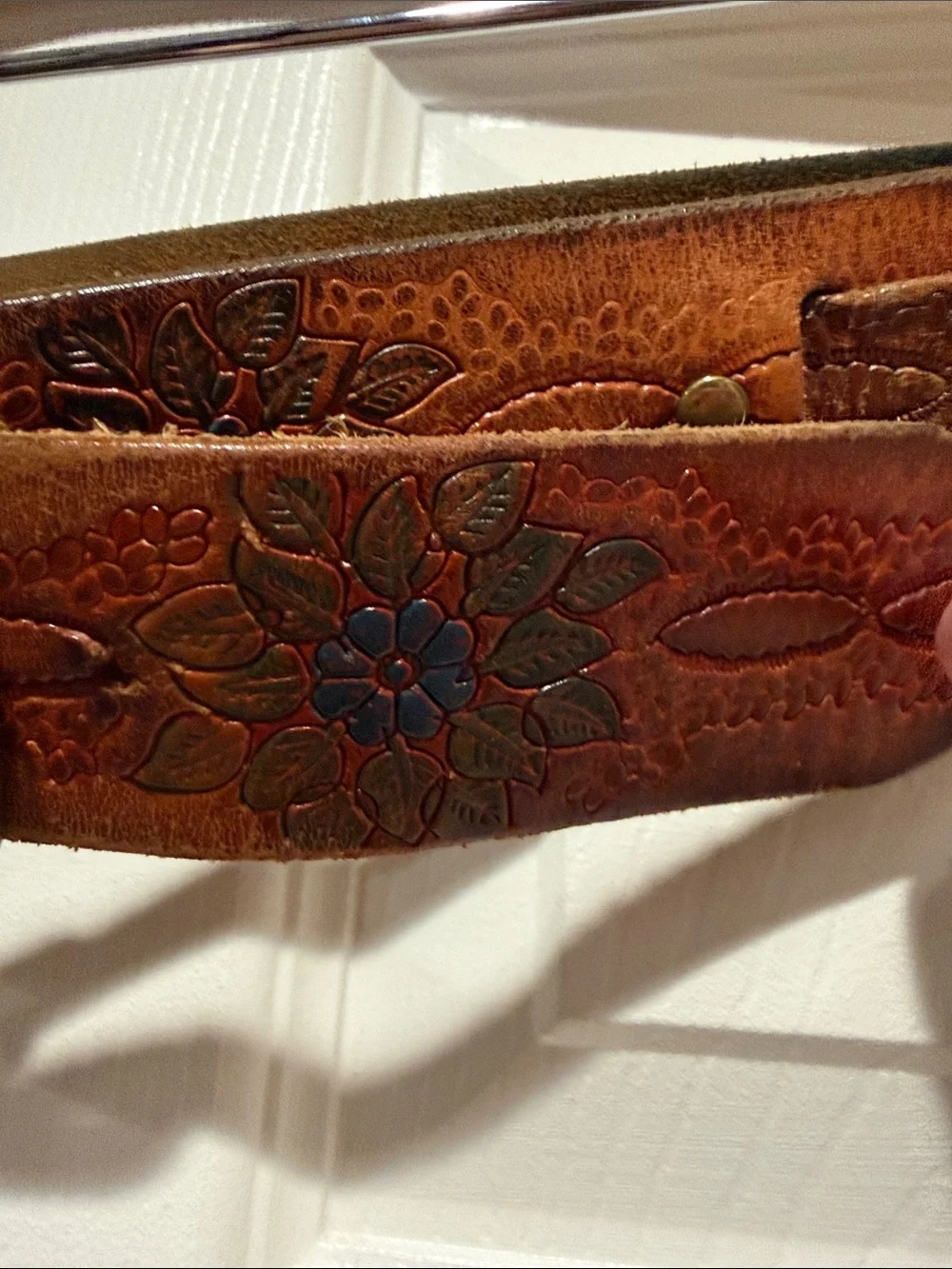 Gap-Women’s Vintage Floral Tooled Leather Belt in Brown
